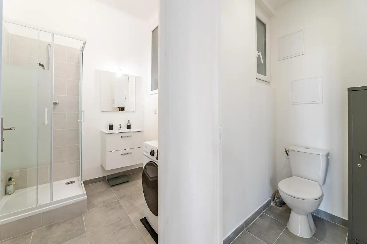 Toulon: Superbe Appartement Avec 2 Chambres 0*, تولون