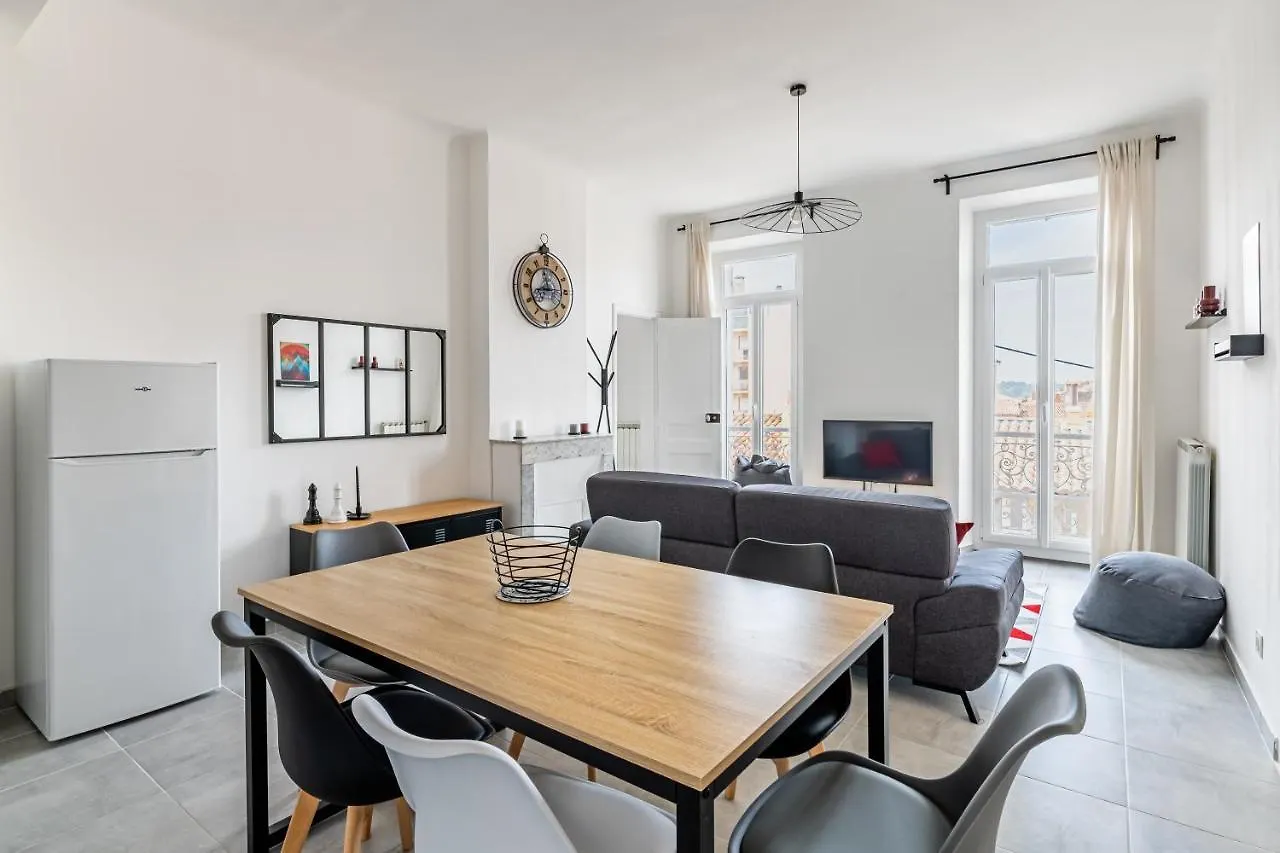 Toulon: Superbe Appartement Avec 2 Chambres